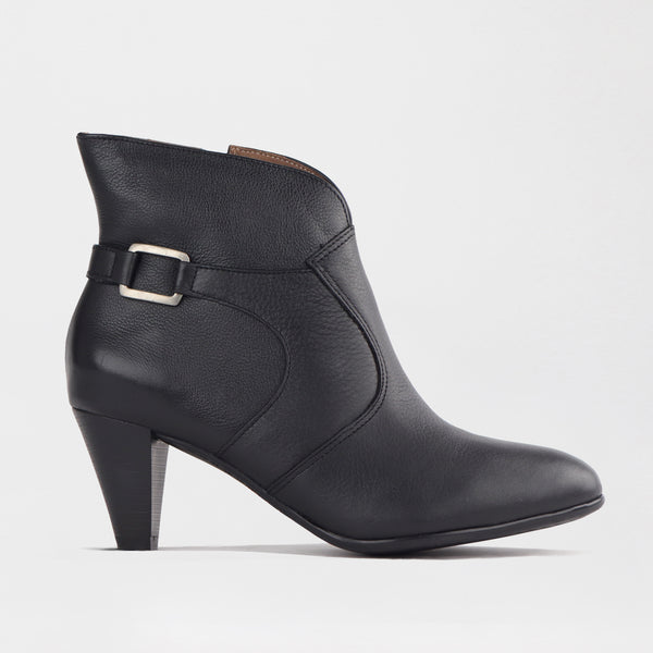 Pointed Ankle Boot in Black - 12486