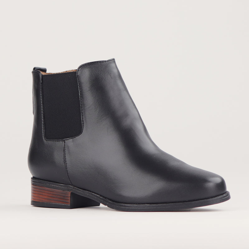 Chelsea Ankle Boots in Black - 12603