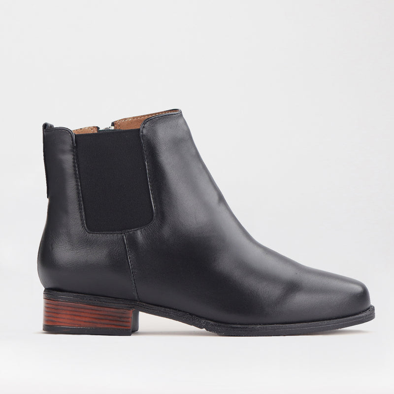 Chelsea Ankle Boots in Black - 12603