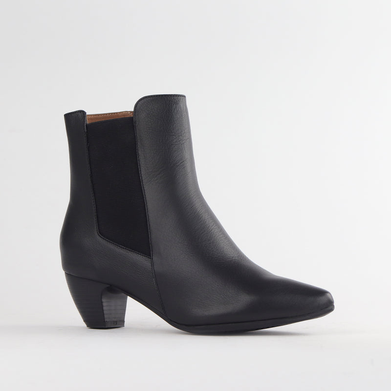 Pointed Ankle Boot in Black - 12651