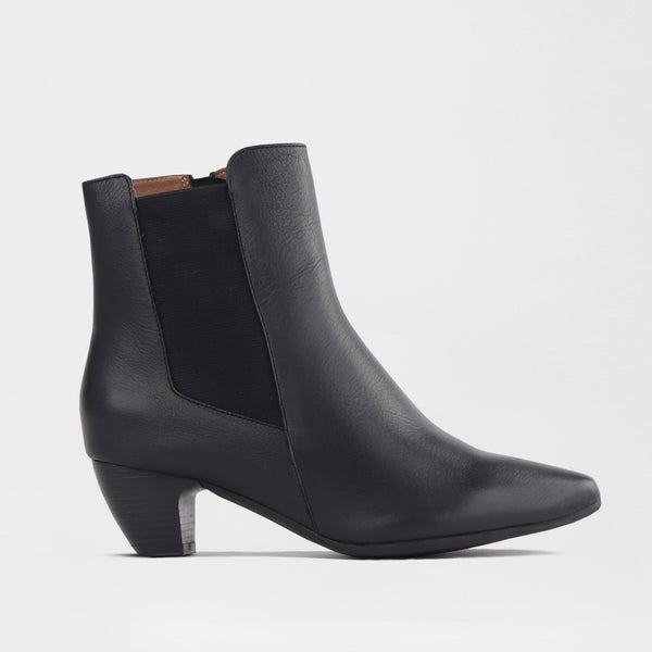 Pointed Ankle Boot in Black - 12651