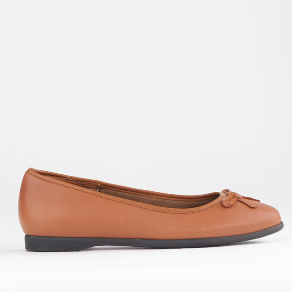 Flat Pump with Bow in Tan - 12672