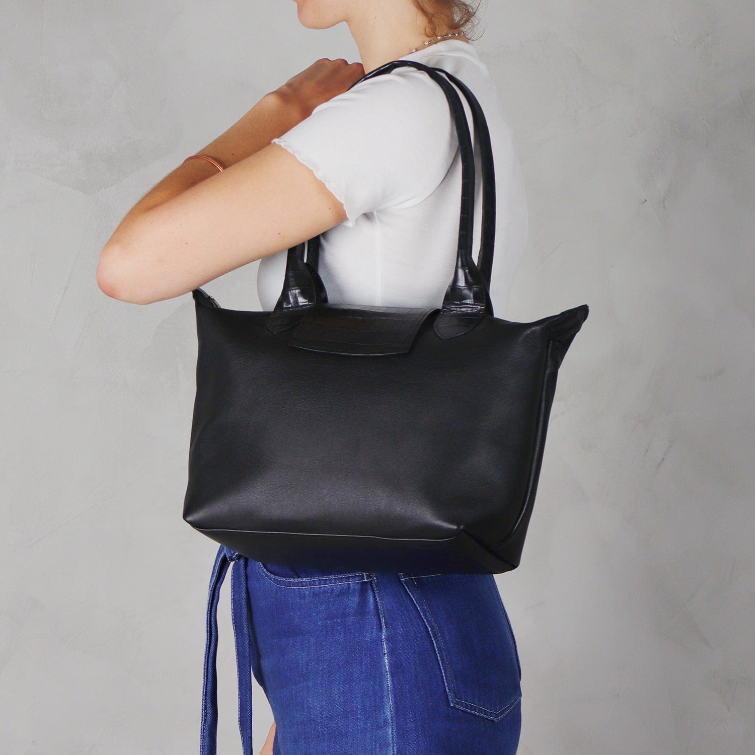 Froggie Shoes Handbags Black / Leather Froggie Tote in Black - 202-948-100