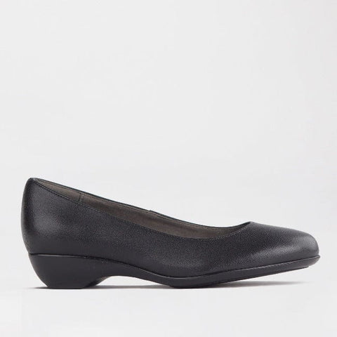 Wider Fit Court Shoe in Black - 10099