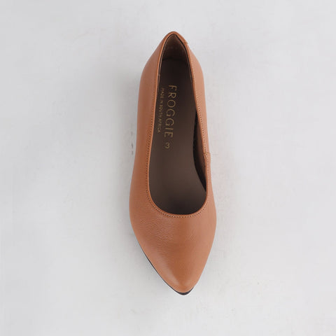 Flat Pointed Court Shoe in Tan - 12713