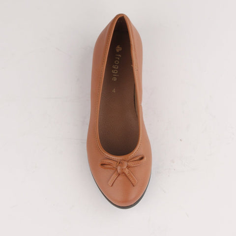 Flat Pump with Bow in Tan - 12672