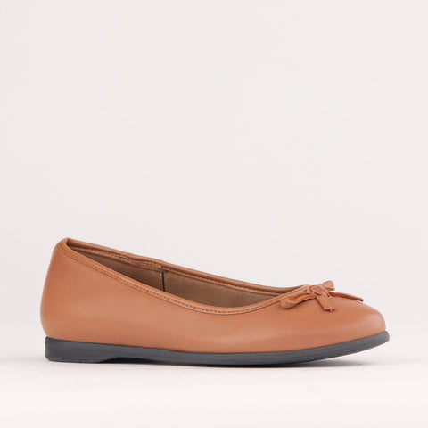 Flat Pump with Bow in Tan - 12672