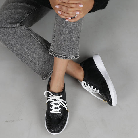 Lace-up Sneaker in Black Multi - 12594