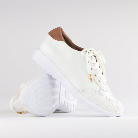 Lace-up Sneaker in White - 12594