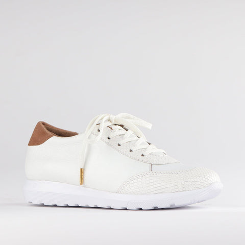 Lace-up Sneaker in White - 12594