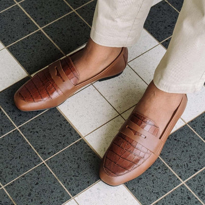 Froggie Shoes Shoes Penny Loafer in Chestnut - 12587